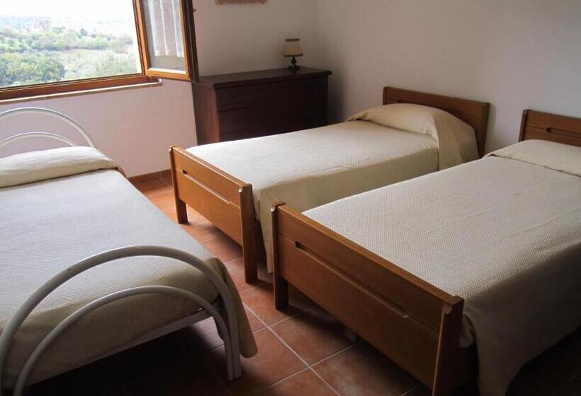 شقة غرفة واحدة, Madonna del Poggio