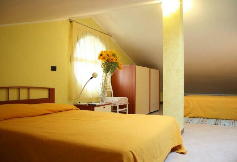 غرفة قياسية ثلاثية, The Flower Garden