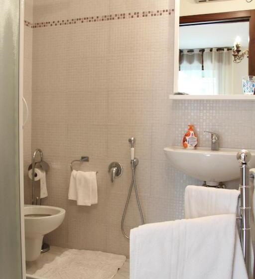 غرفة قياسية ثلاثية, The Flower Garden