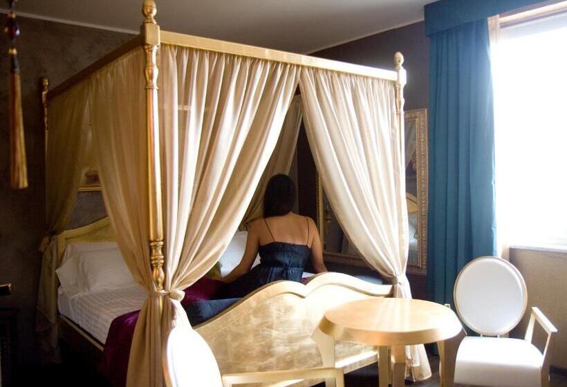 סוויטה דלוקס, Hm Motel