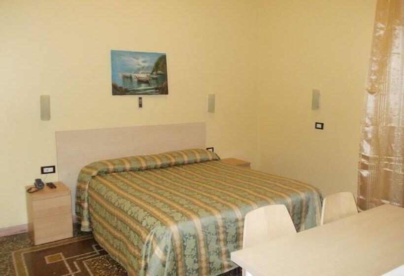 Standart Oda, Albergo Boccadasse