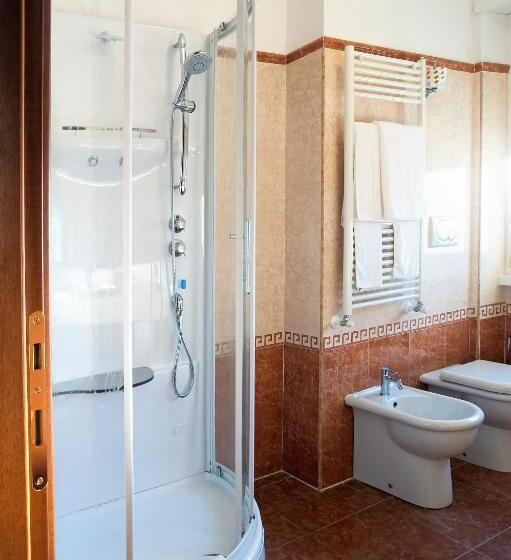 סוויטת ג'וניור, Aquila