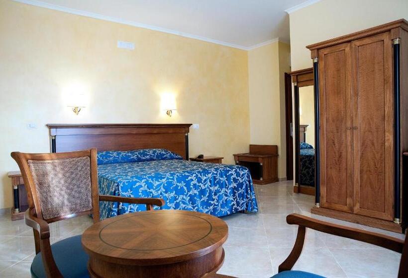 סוויטת ג'וניור, Aquila