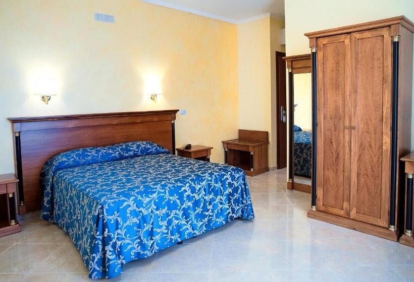 סוויטת ג'וניור, Aquila