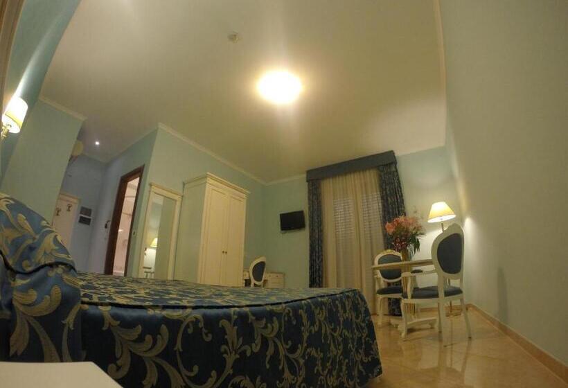 סוויטת ג'וניור, Aquila