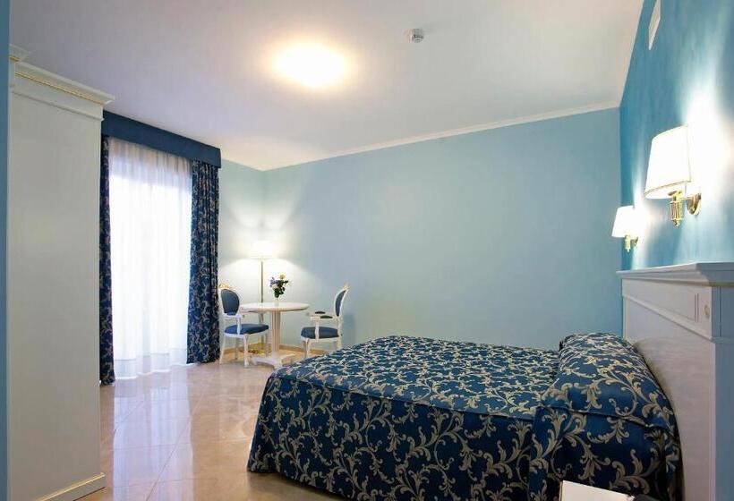 סוויטת ג'וניור, Aquila