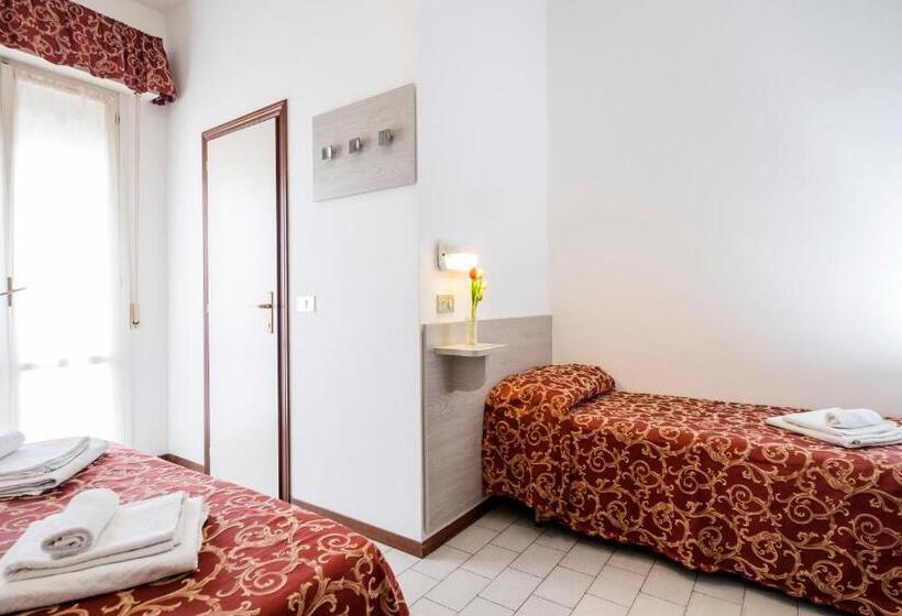 اتاق استاندارد سه تخته با بالکن, Belmar