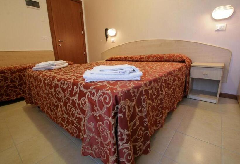 اتاق استاندارد سه تخته با بالکن, Belmar