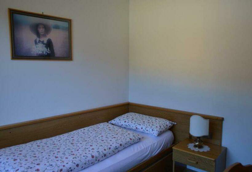 غرفة قياسية ثلاثية, Garnì Bucaneve