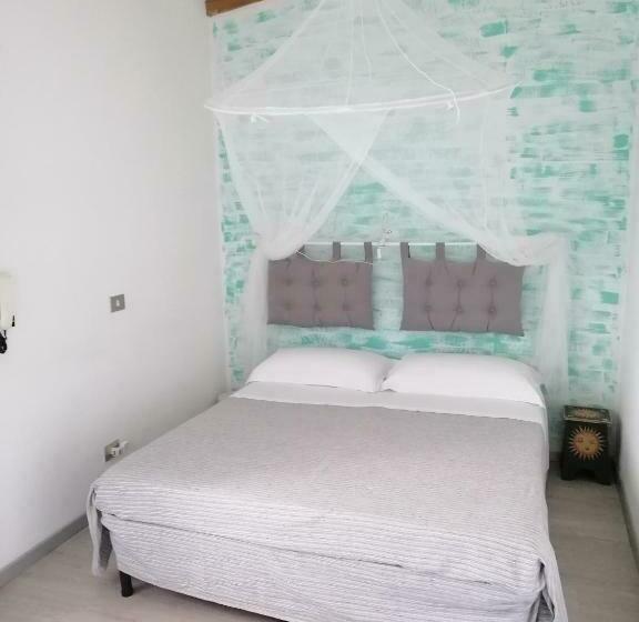이코노미 룸, Canarco