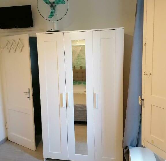 اتاق اکونومی, Canarco