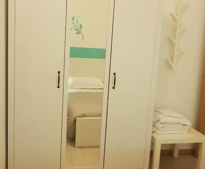 اتاق استاندارد سه نفره, Canarco