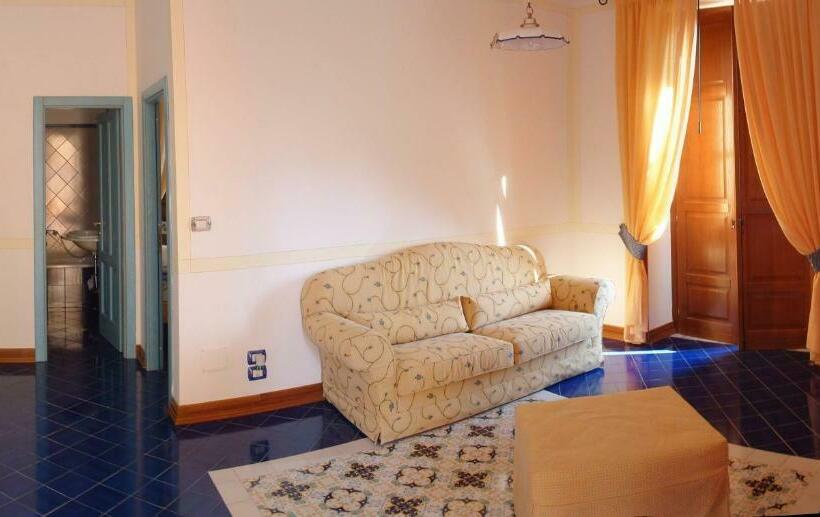 带露台的小型套房, Del Sole Al Plebiscito