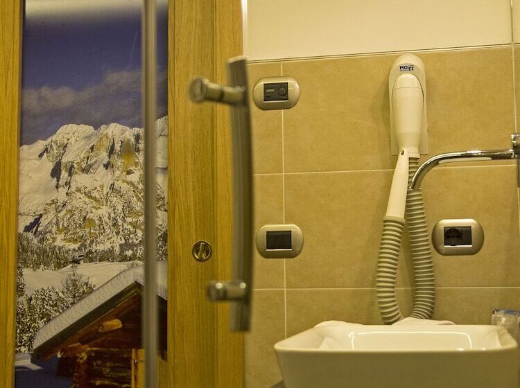 스탠다드 트리플 룸, El Paster