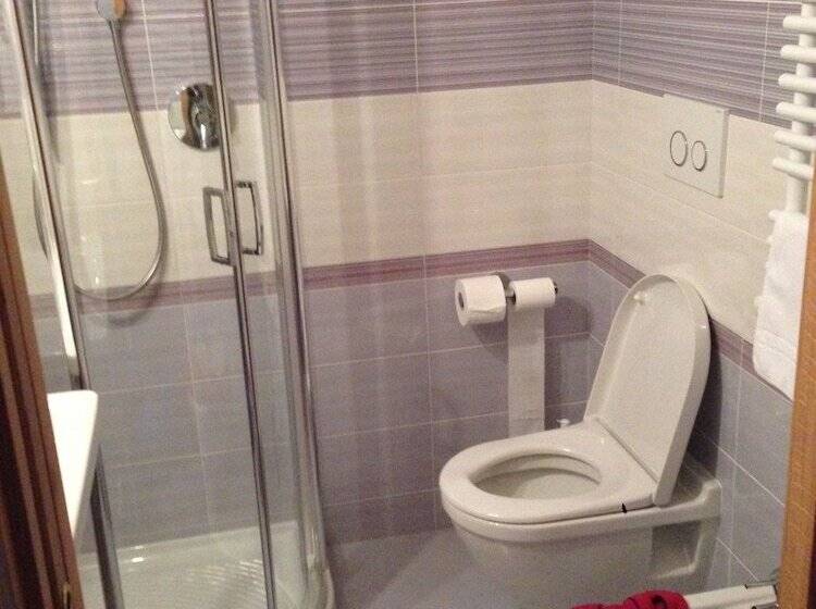 스탠다드 트리플 룸, El Paster