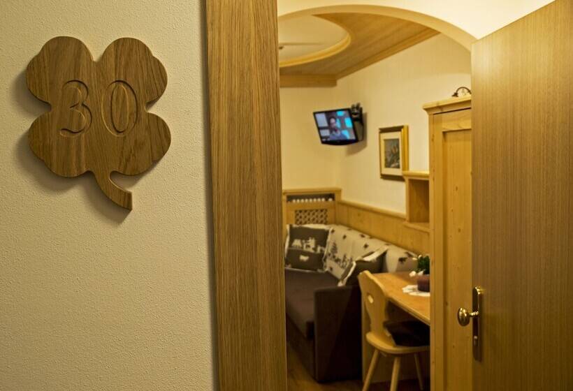 스탠다드 트리플 룸, El Paster