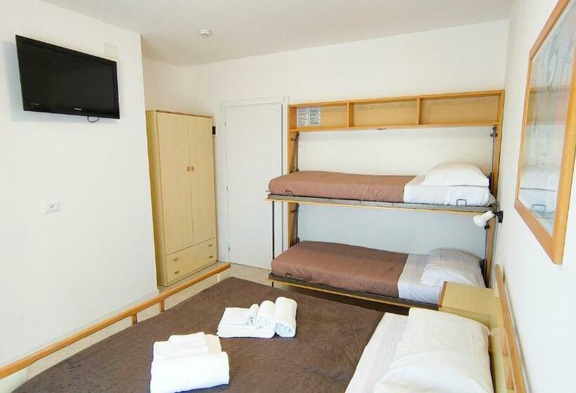 חדר משפחתי, Esperia