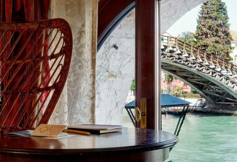 اتاق استاندارد با چشمانداز, Galleria