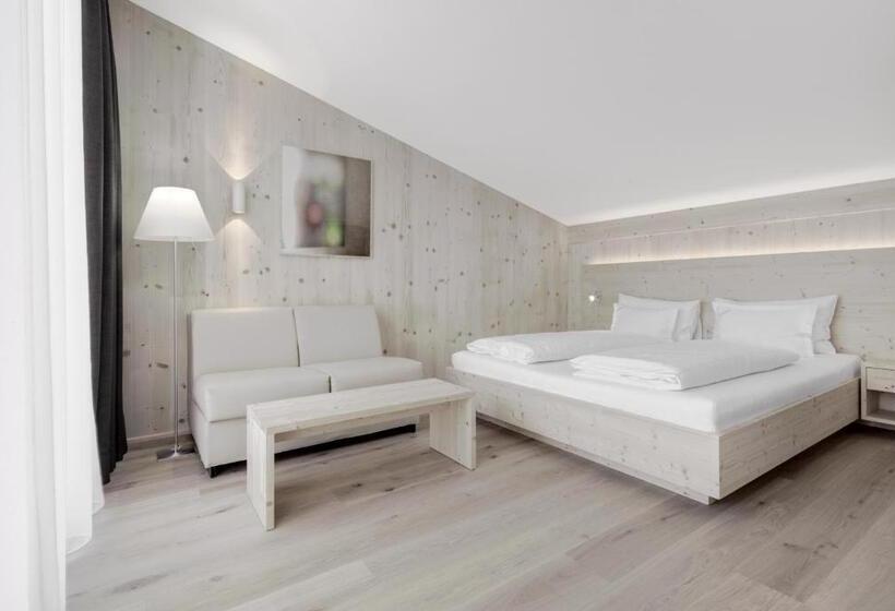 Comfort room with balcony, Gardenazza