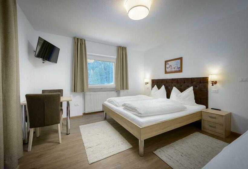 スーペリアトリプルルーム, Garni August