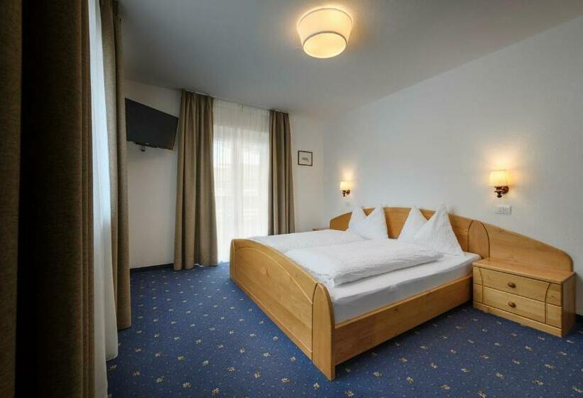 バルコニー付きスタンダードルーム, Garni August