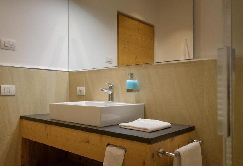 ファミリールーム, Garni August