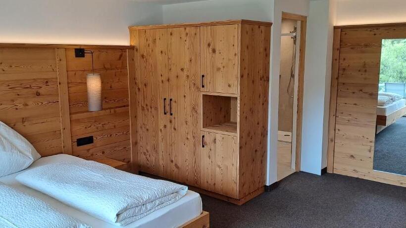 マウンテンビュースタンダードルーム, Garni August