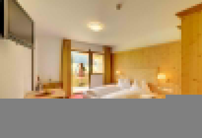 חדר משפחתי, Helm