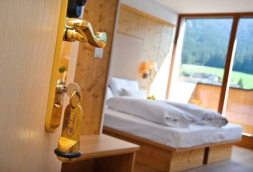 חדר קומפורט, Helm