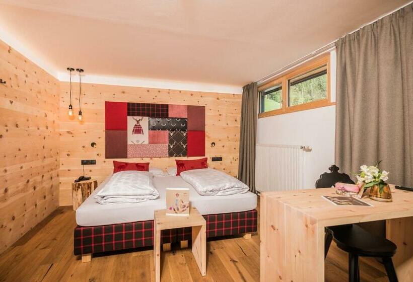 חדר קומפורט, Helm