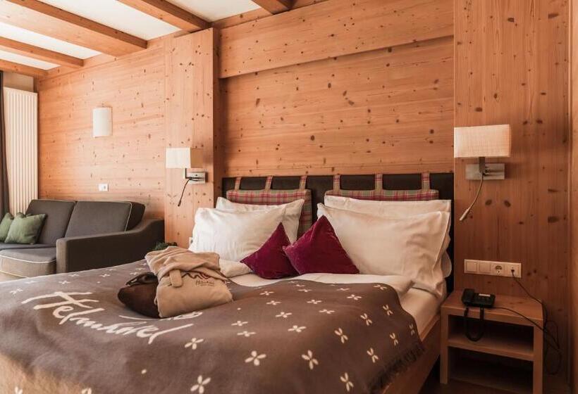 חדר משפחתי, Helm