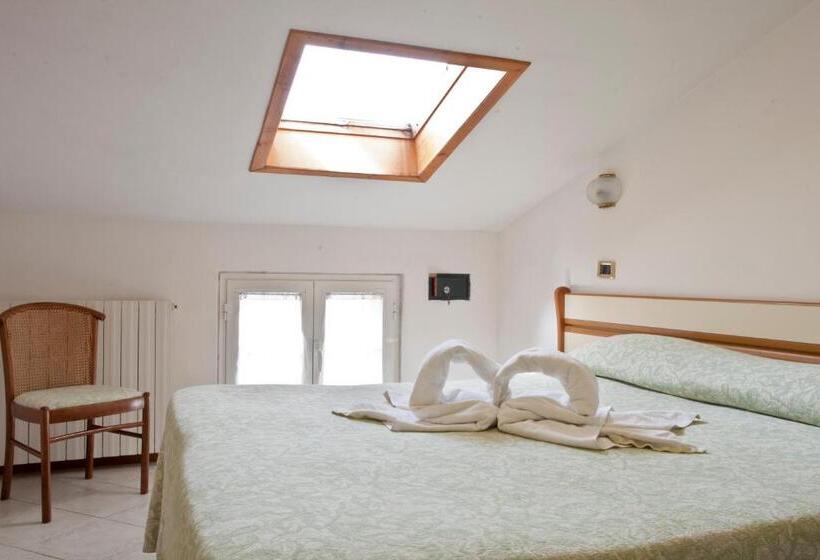 이코노미 룸, I 4 Assi