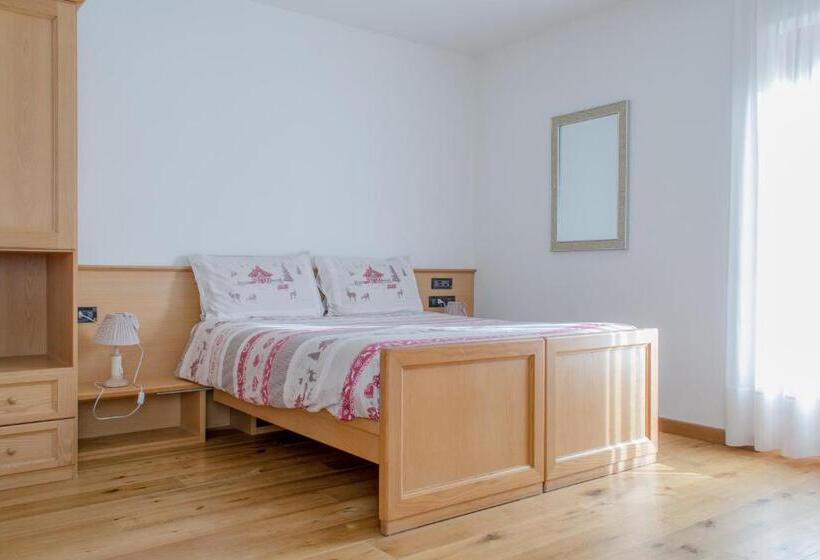 اتاق استاندارد سه نفره, Meublè Rosalpina