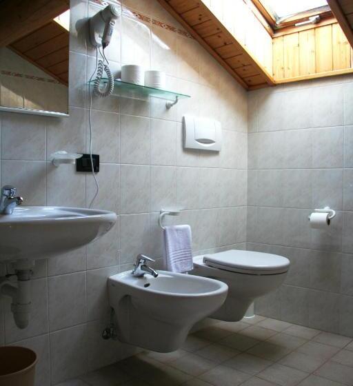 اتاق استاندارد چهار تخته, Meublè Rosalpina