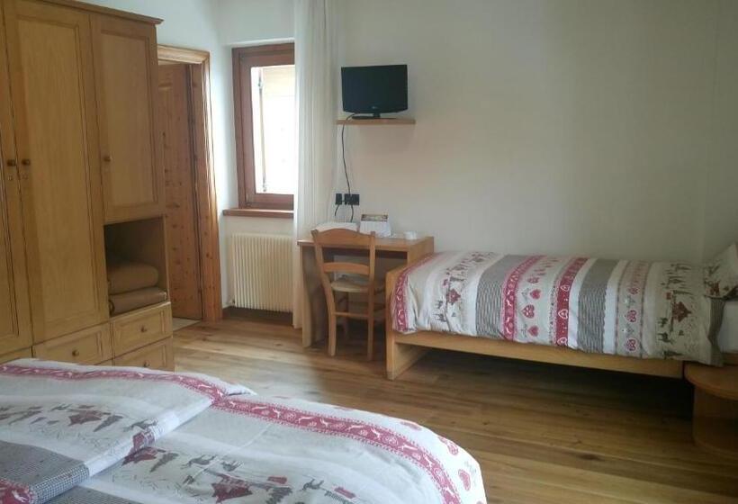 اتاق استاندارد چهار تخته, Meublè Rosalpina