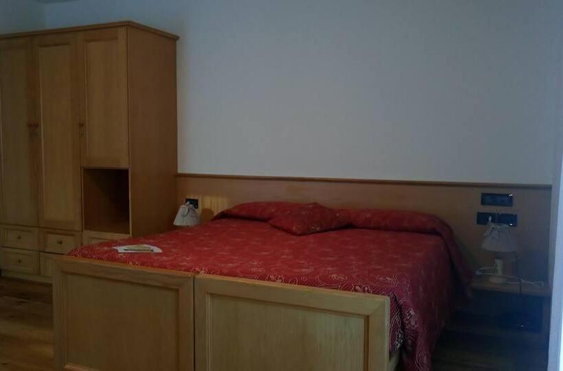 اتاق استاندارد سه نفره, Meublè Rosalpina