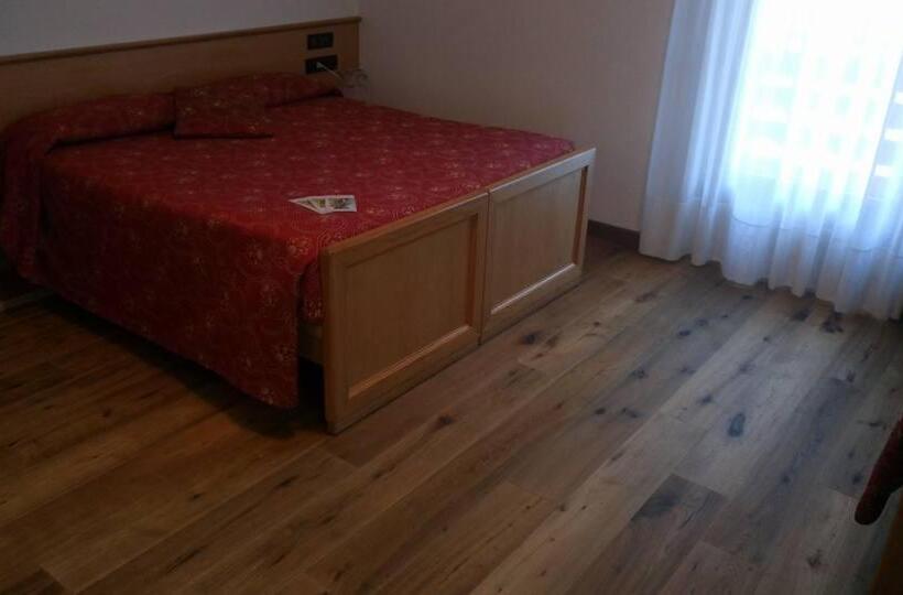 اتاق استاندارد چهار تخته, Meublè Rosalpina