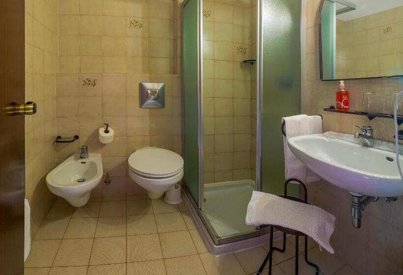 غرفة كومفورت ثلاثية, Paladin