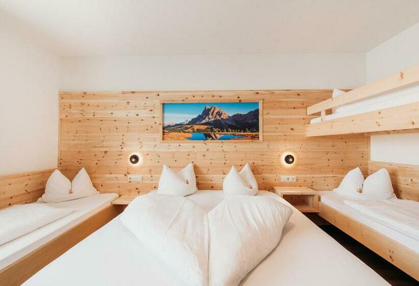 חדר לארבעה סטנדרטי עם נוף לגינה, Pension Sonnenhof