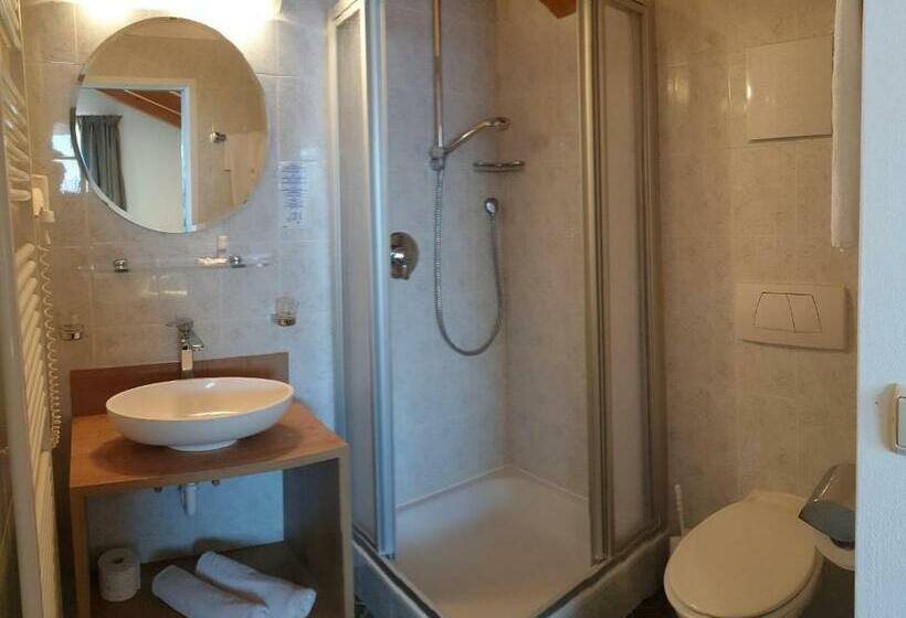 חדר משפחתי, Pension Sonnenhof