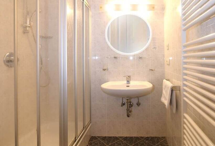 חדר משפחתי, Pension Sonnenhof