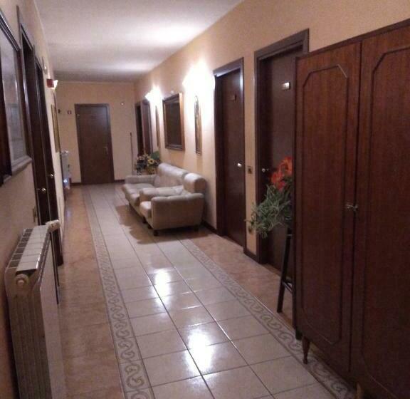 Номер Стандарт, Sassacci