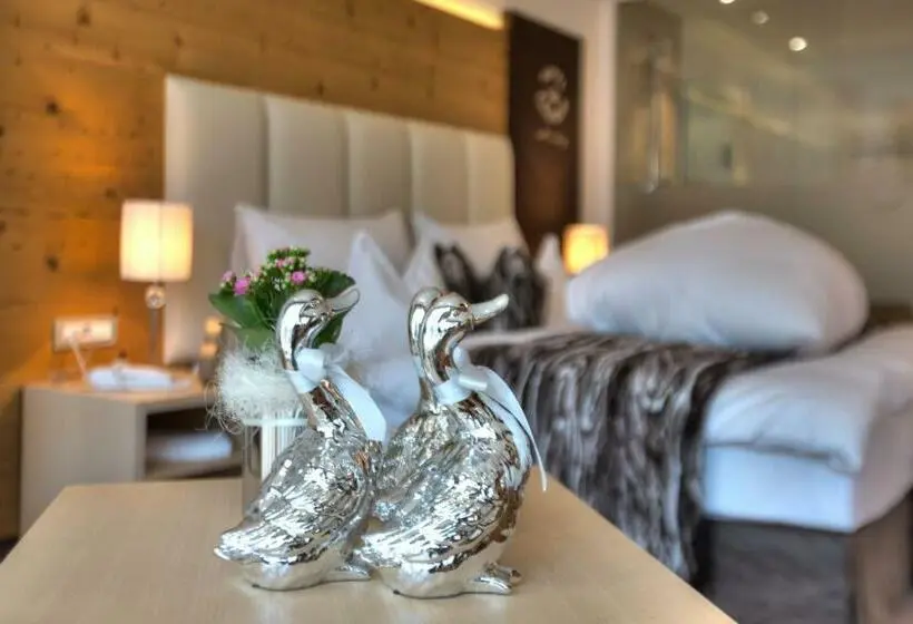 اتاق لوکس, The Laurin Small & Charming