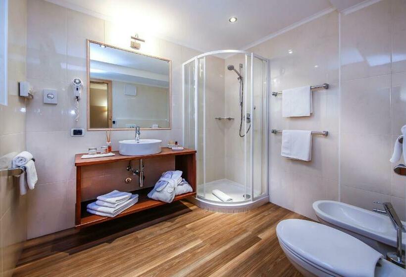 اتاق خانوادگی با چشمانداز باغ, Valpudra