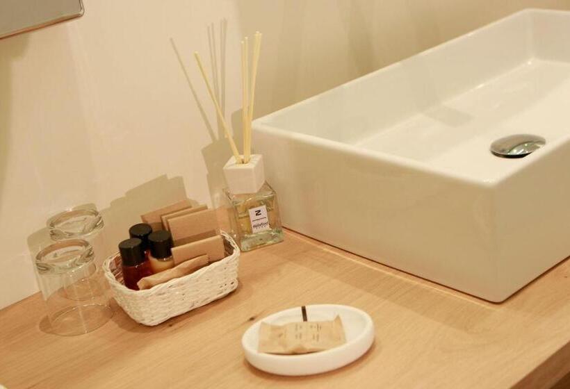 سوییت با چشمانداز کوه, Valpudra