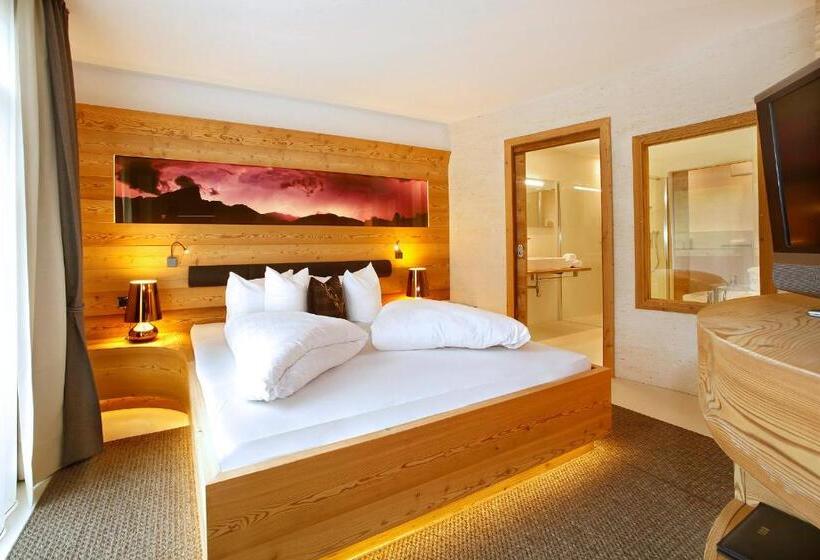 سوییت با چشمانداز کوه, Valpudra