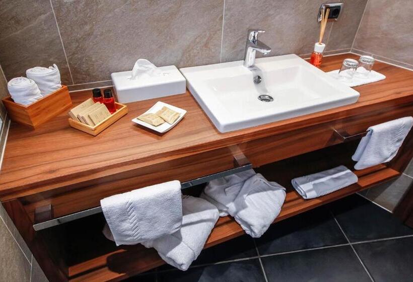 اتاق لوکس, Valpudra