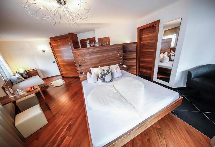 اتاق لوکس, Valpudra