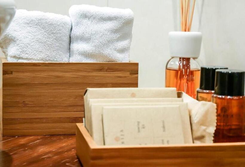 اتاق لوکس, Valpudra