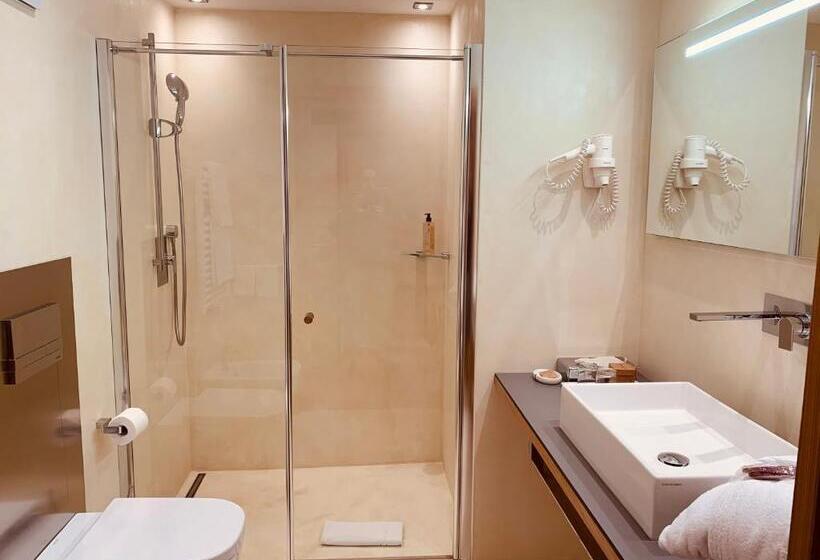 اتاق استاندارد با بالکن, Valpudra